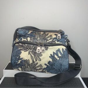 Baggallini Floral Crossbody Bag Turn Lock Purse Anywhere Everywhere Blue Cream!